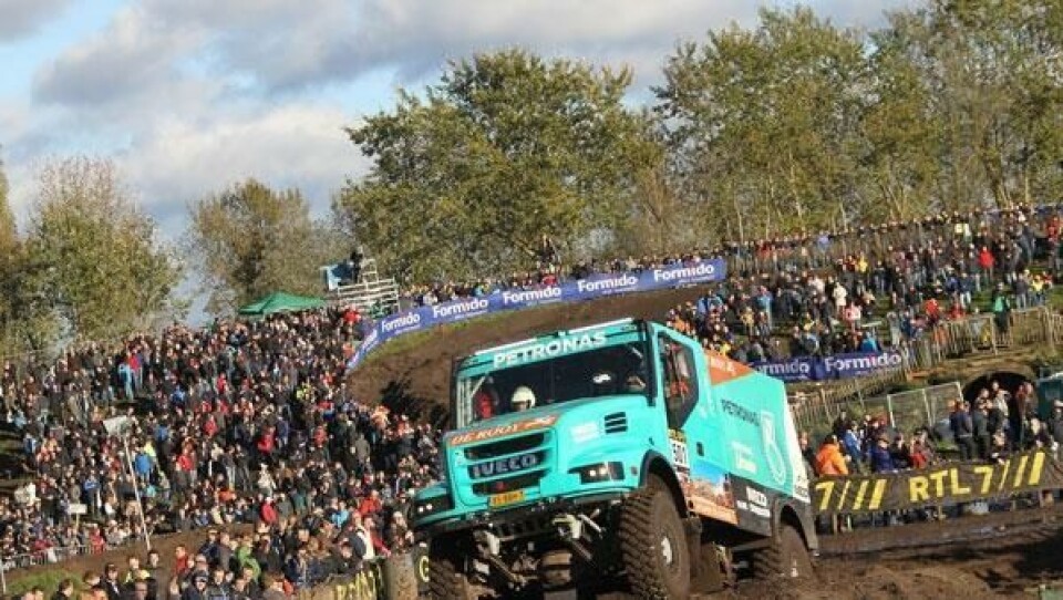 Som ved tidligere Dakar Rally er Iveco og FPT Industrial offisielle sponsorer til Iveco De Rooy Petronas Team fra Nederland.