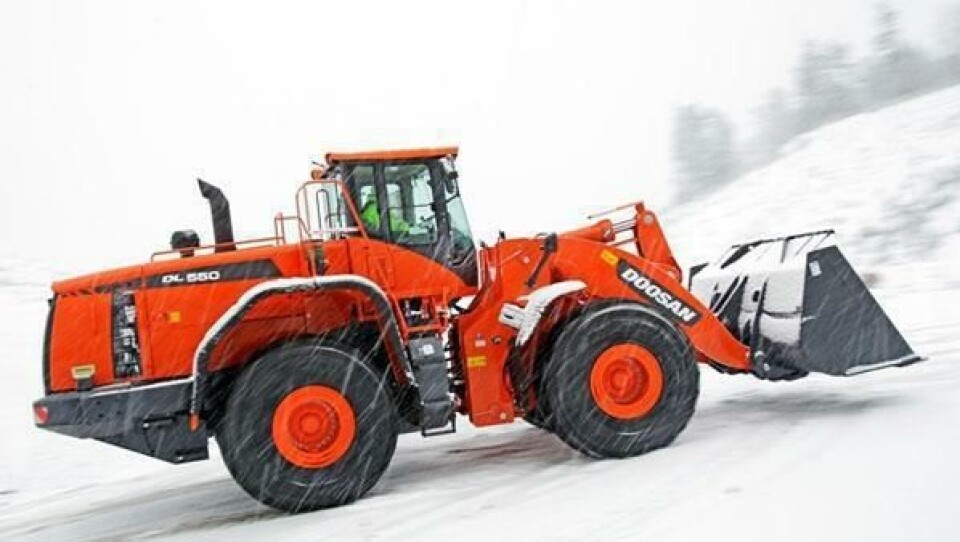 Anton Langebrekke mener Doosan DL550-3 må være den raskeste serieproduserte hjullasteren for bruk i krevende bakker og terreng.