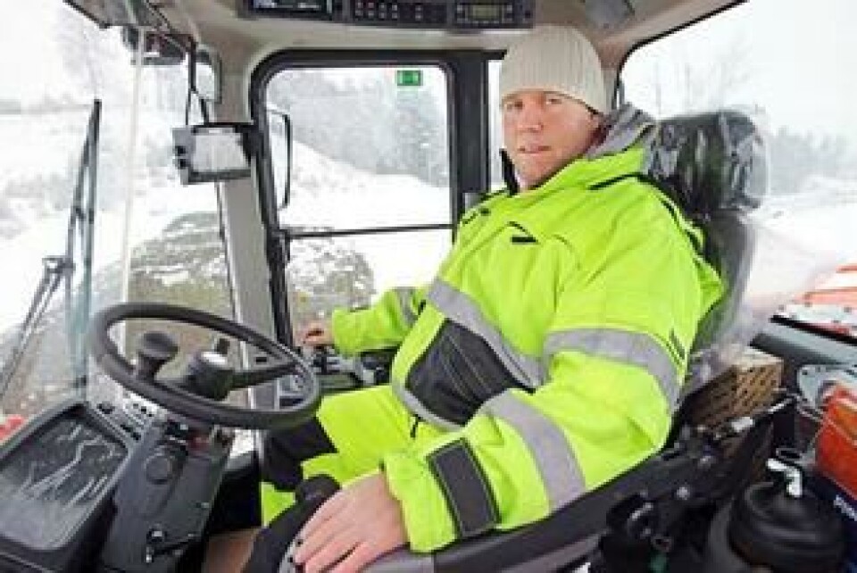 Anton Langebrekke gleder seg til å ta i bruk den nye maskinen.