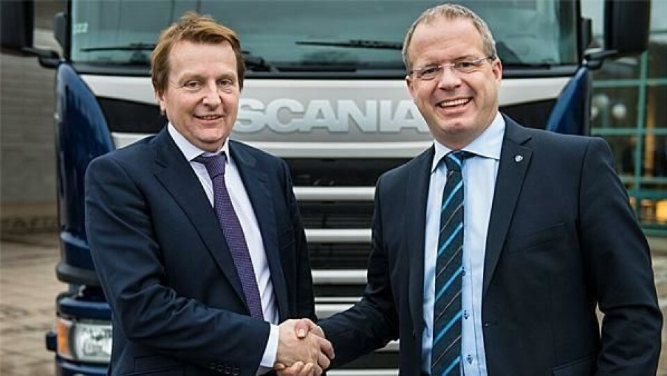 William Stobart, Group Chief Operating Officer og Scanias CEO og president Martin Lundstedt gliste begge godt da avtalen ble inngått.