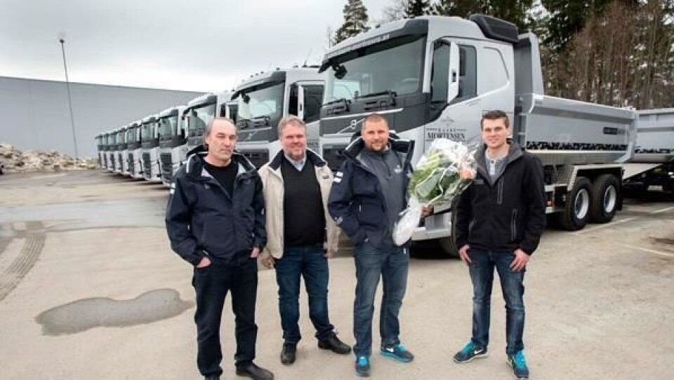 Øyvind Nicolaysen fra Volvo (t.v.), Roger Thorvaldsen fra Maur, Stein Inge Eriksen fra Kaare Mortensen og Christian Riise fra Maur var et fornøyd firkløver under overrekkelsen i Drammen.