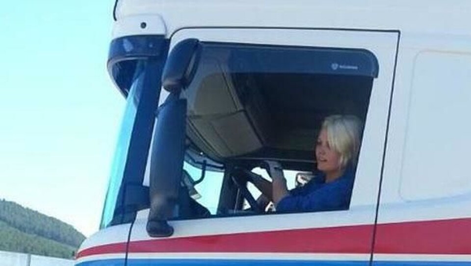 Line Husdal fra Lærdal utdanner seg til yrkessjåfør.
