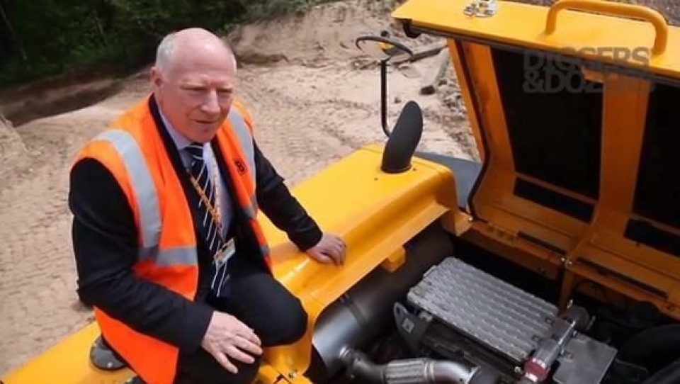 JCB opp i motorstørrelse