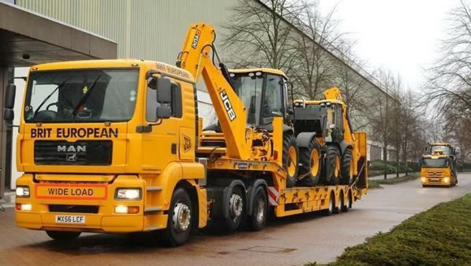 JCB låner bort maskiner