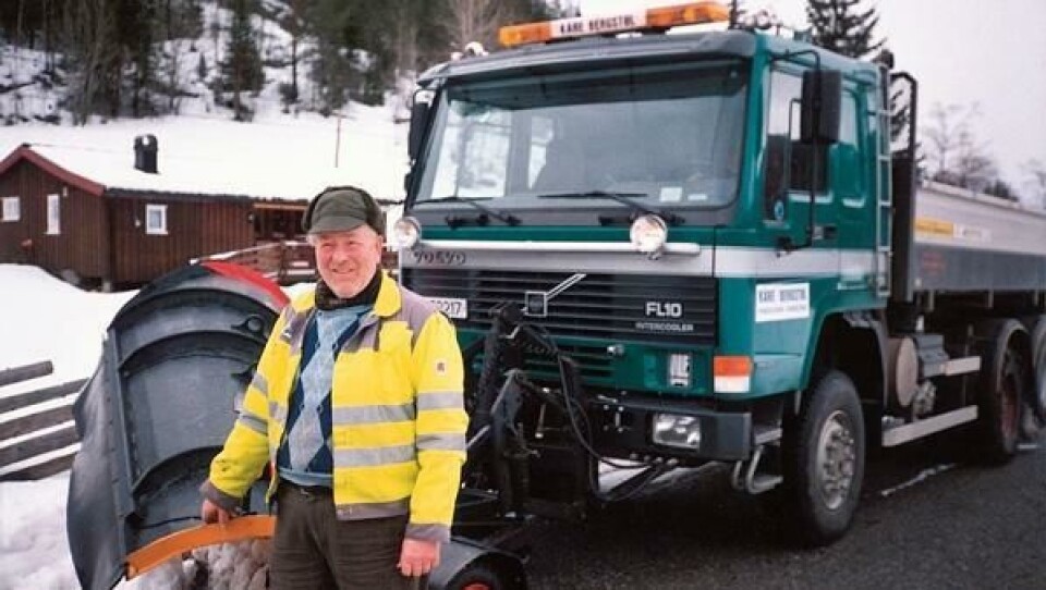 Kåre Bergstøl har internnummer 7 i veivesenet og er en av de få som har åtte års brøytekontrakt. Han er godt fornøyd med utstyret og den oppfølging han får fra veivesenet.