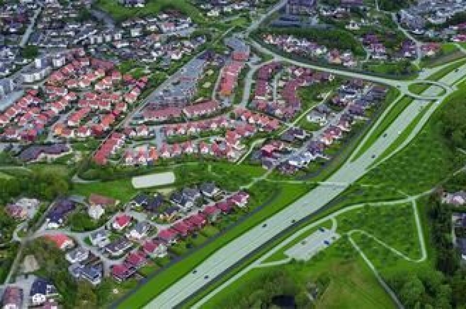 Fotomontasje som viser ny E39 nordover fra Eiganestunnelen til overgangen mot dagens veg. Til venstre i bildet ses omlagt Ytre Ringvei Vest fra Byhaugtunnelen til krysset med Randabergveien.