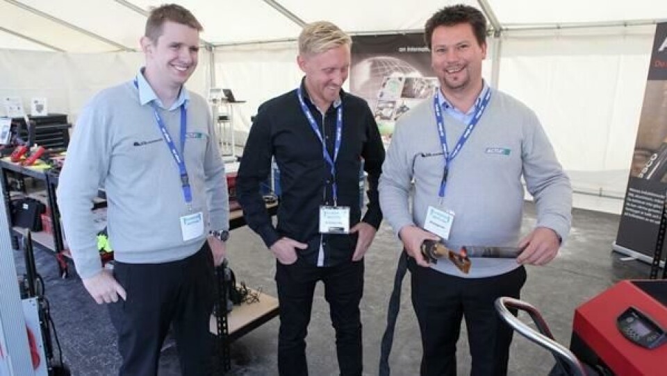 Fra venstre: Daglig leder i Bildiagnoise AS, Vidar Huke Larsen, markedskoordinator i Alesco International AB, Paul Gunnarsson og salgskonsulent i Bildiagnose, Jan Petter Ryen med Alesco A1200 i bruk.