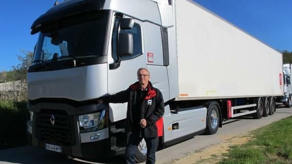 Åke Nässlander ved Renault 11-liters T 460 som brakte oss til Roma med rekordlavt dieselforbruk. Han har ledet arbeidet med hytta.