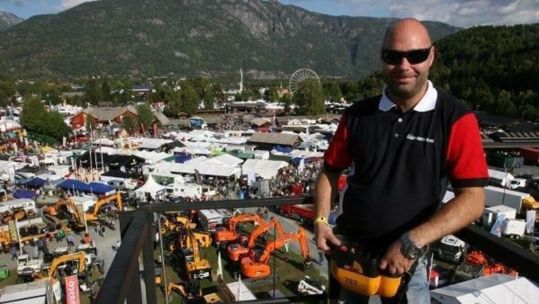AT.no høyt oppe på Dyrsku`n med Magnus Pettersen i Trucktech. AT.no høyt oppe på Dyrsku`n med Magnus Pettersen i Trucktech.