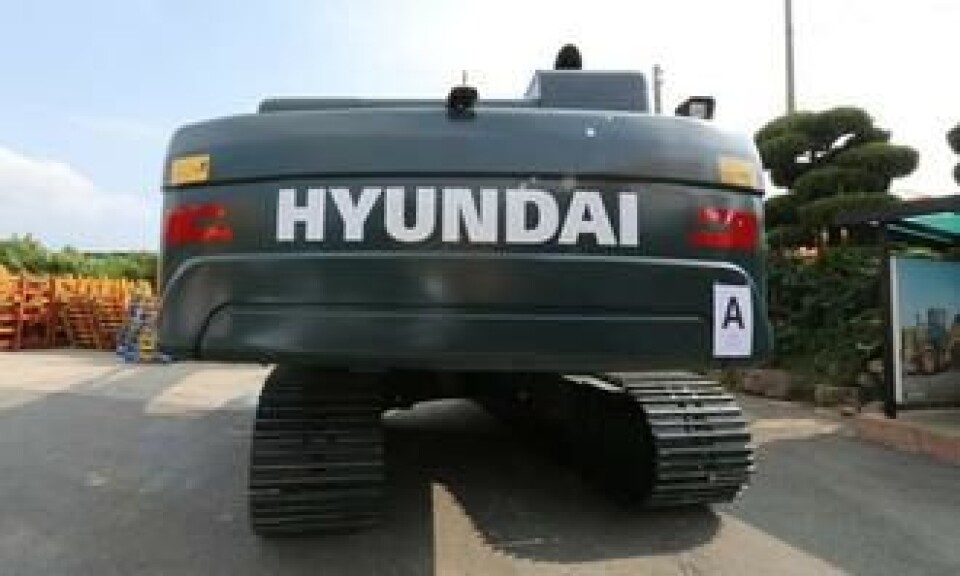 ELLER SLIK: Hyundais forslag til design på nye gravemaskiner. Hva mener du ser best ut?