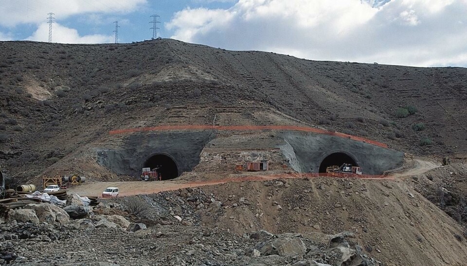 Den nye motorveien vil bestå av parallelle tofeltsveier som i alt går gjennom åtte tunneler. En siste tunnel går mellom Taurodalen og øvre del av Puerto Rico. SRG driver samtidig på fire stuffer.