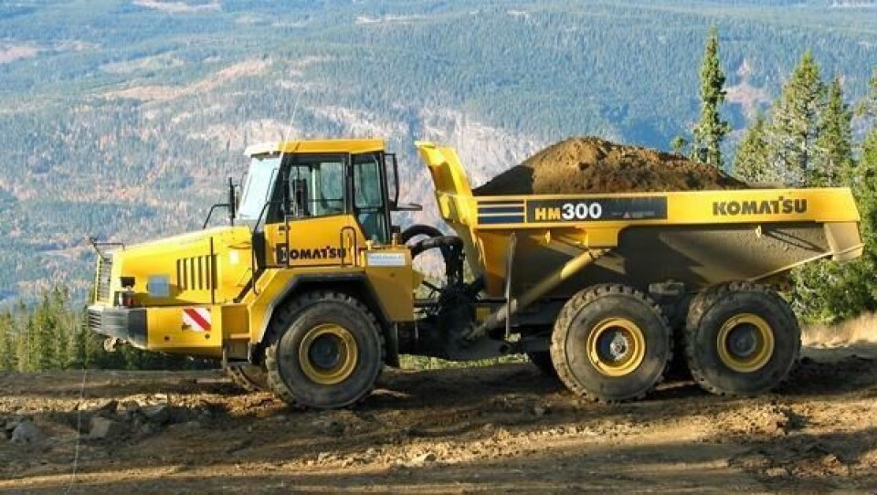 Komatsus første rammestyrte dumper i Norge, HM300, har sikret seg panoramautsikt halvveis oppe i slalåmbakken på Hafjell.