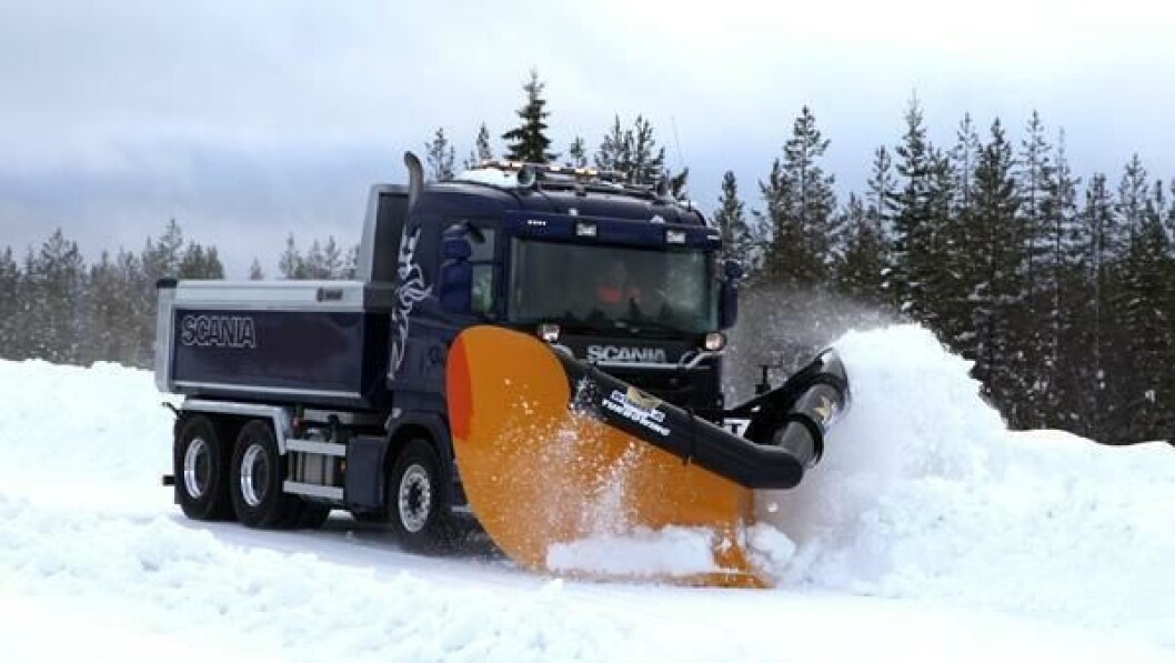 Her prøves en Scania R730 LB6x4HNB med spissplogen L 290 FS med «Turboving» fra Øveraasen. Her prøves en Scania R730 LB6x4HNB med spissplogen L 290 FS med «Turboving» fra Øveraasen.