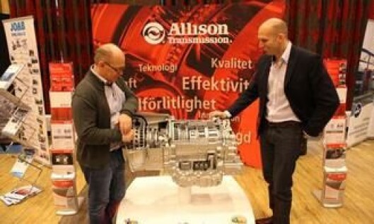 Kommunikasjonsdirektør John Lauvstad (t.v.) i Norsk Scania snakker girkasse med Allison Transmissions Erik Kaplar under Scania Winter 2014. Kommunikasjonsdirektør John Lauvstad (t.v.) i Norsk Scania snakker girkasse med Allison Transmissions Erik Kaplar under Scania Winter 2014.