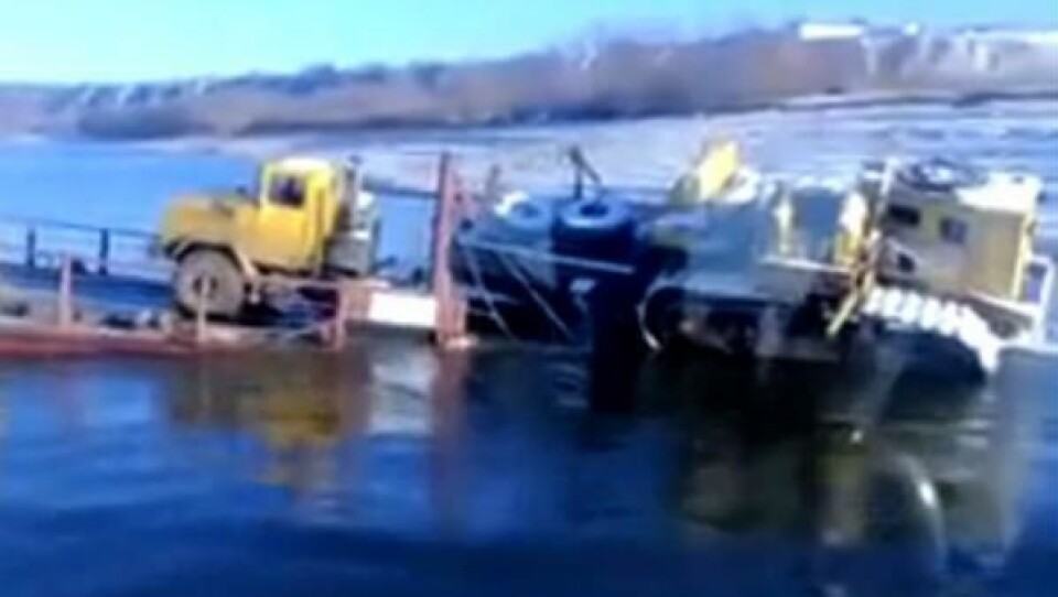 Her går bil og dozer til bunns