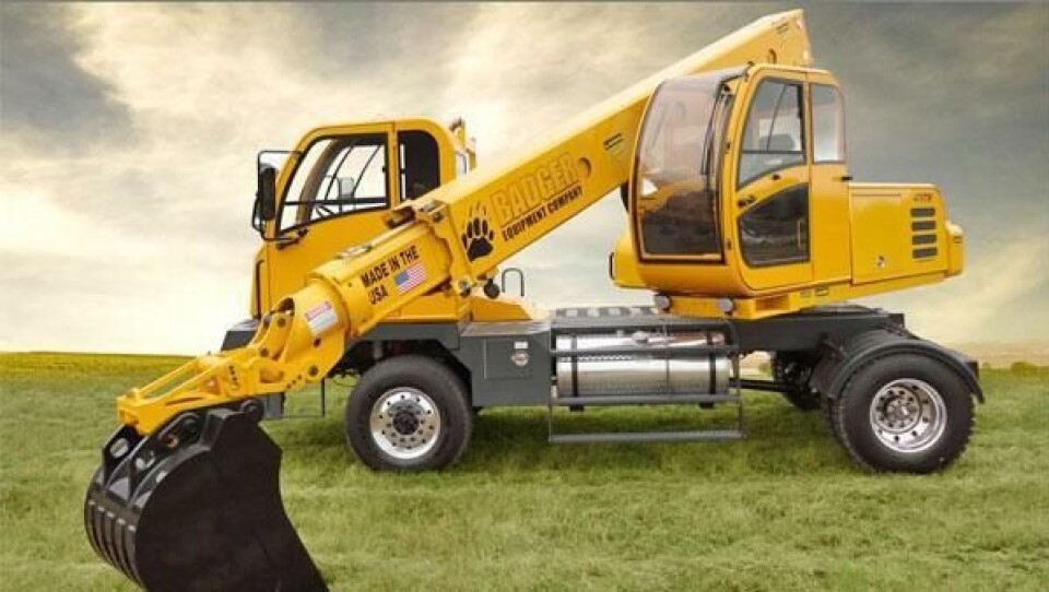 Badger 470 TM teleskopbom-graver som er lastebilmontert.