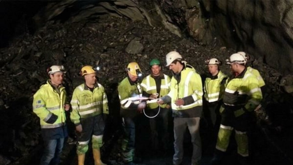 Tunneldriverne, sammen med driftsleder Slobodan Martinovic til venstre og anleggsleder Carsten Rosskamp foran, hedres.