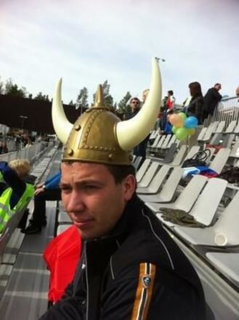 Martin Stødle måtte ta til takke med en vikinghjelm i premie.