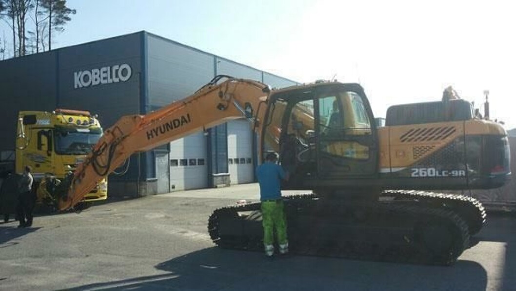 Fosse maskin & transport AS er første selskap som tar i bruk Hyundai R 260 i Norge. Fosse maskin & transport AS er første selskap som tar i bruk Hyundai R 260 i Norge.