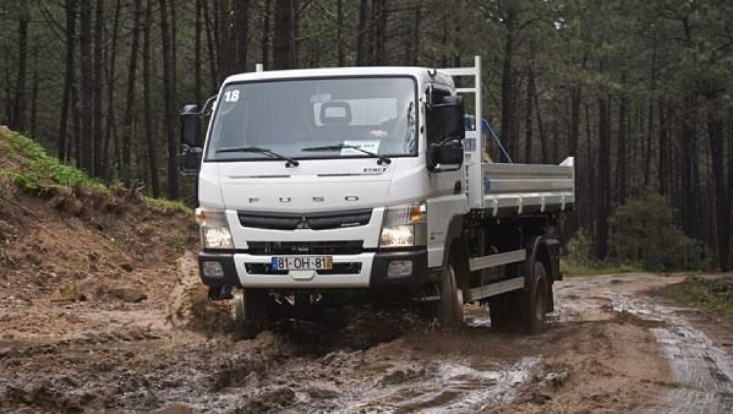 Sleipt og sporete underlag er ikke noe problem med Fuso Canter 4x4. Sleipt og sporete underlag er ikke noe problem med Fuso Canter 4x4.