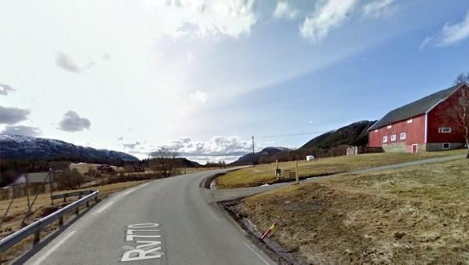 Ved denne svingen på fylkesvei 770 skjedde den fatale hendelsen.