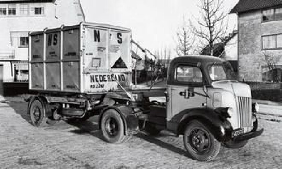DAFs opprinnelse var tilhengerproduksjon. Her en DAF-henger fra 1936 for containere i kombitrafikk.