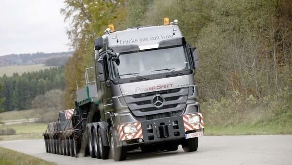 Actros SLT 4165 med MegaSpace førerhus forteller straks du ser den at her kommer sjefen. Så er den også spesifisert for opptil 250 tonn togvekt.