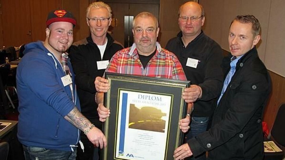 Vinnerlaget med prisen for «Årets asfaltjobb 2013». Fra v. Robert Eivisson, Tore Olsson, basen Tomas Eivisson, Lars Gunnar Mattsson og Eirik Tyrihjell. Ingemar Boström var ikke tilstede ved utdelingen.