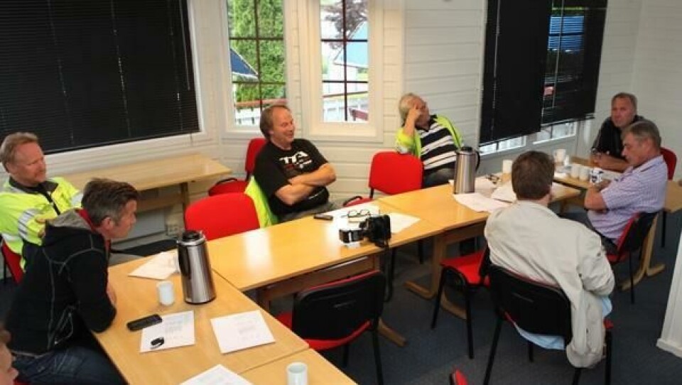 Bak fra venstre: Per Arne Bergem, Eirik Garberg, Pål Garberg og Taale Stensbye (Fellesprosjektet E6-Dovrebanen). Edvard Skjervum (blå skjorte). Arne Bøhmer (i svart nærmest kameraet).