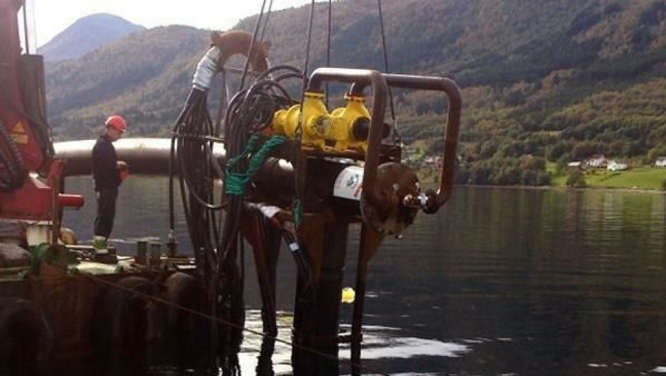 «Havbunnsfreseren» fra EB Marine er spesialutviklet for å fjerne hard masse på bunnen av Tresfjorden.
