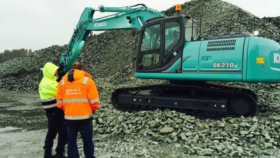 Været spilte ikke på lag med Entrack som arrangerte Kobelco-demo på fredag i Bergen, men det kom jevnt med folk. Både entreprenører i nærheten og noen tilreisende med fly.