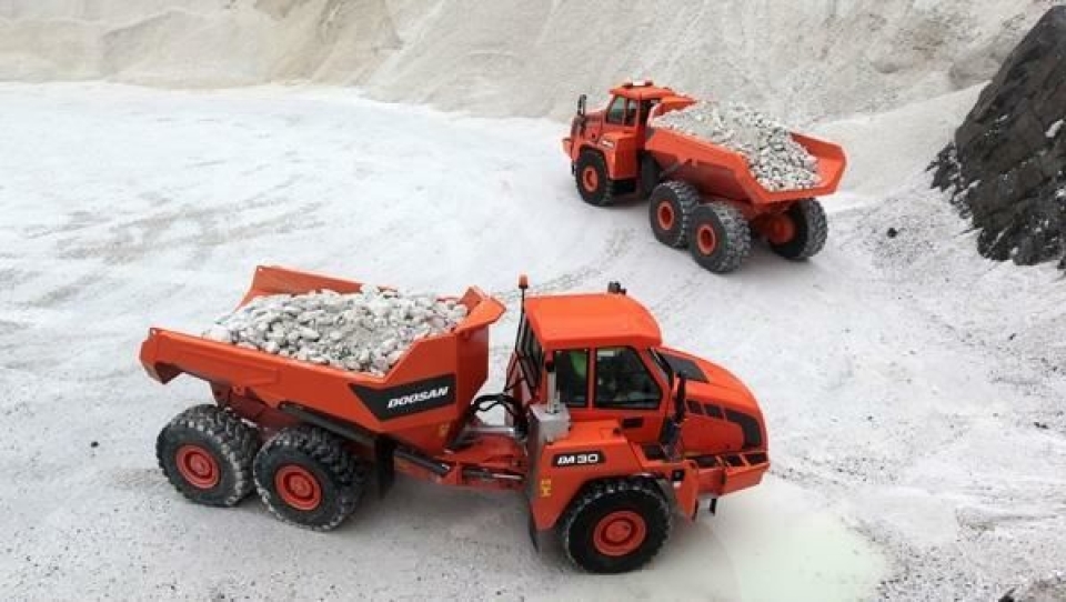 De nye Doosan-dumperne fra Elnesvågen er nå i drift i Norge og Tyskland.