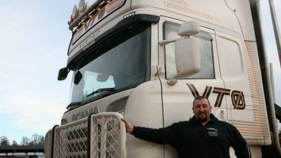 Bjørn-Erik Unneberg startet eget tømmertransport-selskap.