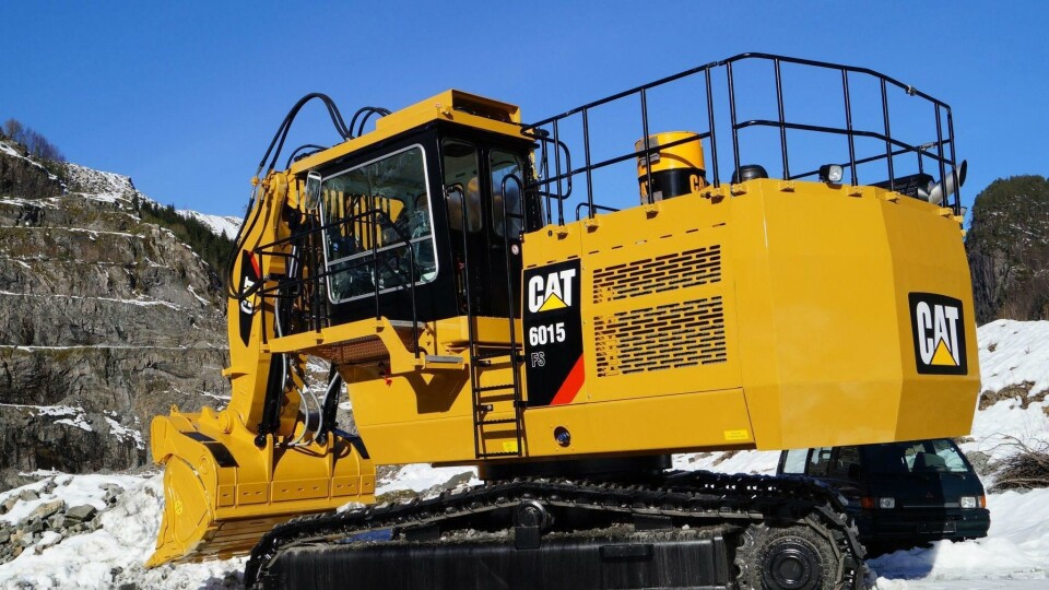 Skinnende ny Cat 6015FS.