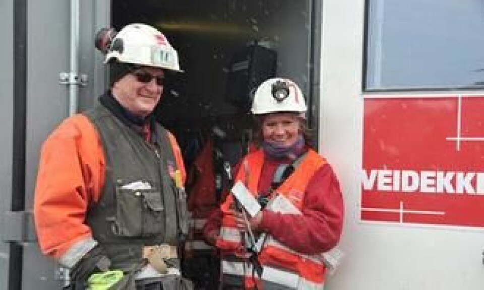 Ivar Brønlund og Eirin Persen trives godt på anlegget inne på fjellet på Svalbard.