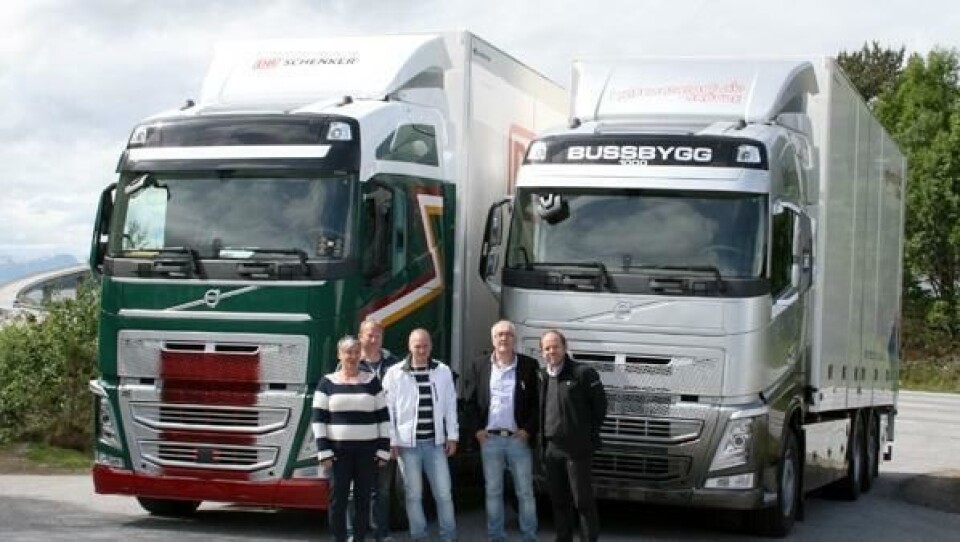 F.v. Eva Lena og Thomas Eriksson fra Rödesunds Trafik AB, Emil Hallenius fra Kyltransporter AB, og Christer Johansson og André Gussias fra Bussbygg.