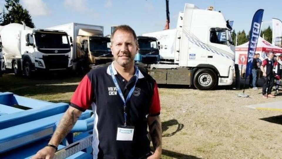 Daniel Hertzman er bruktbilsjef hos Volvo Truck Center. Nå vil de selge brukte lastebiler med seks måneders garanti.