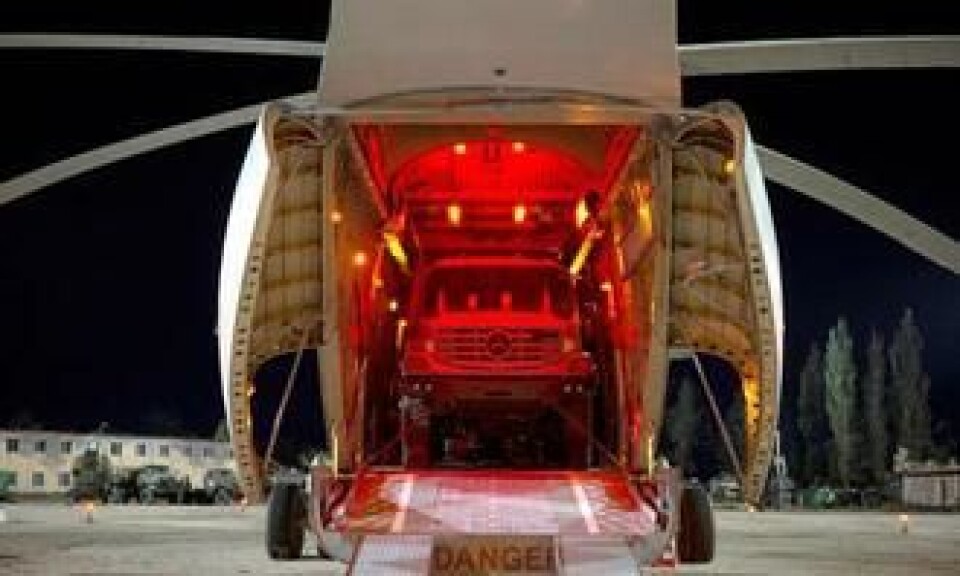 Zetros i helikopter, klar til å bli destruert på vanlig McClane-vis.