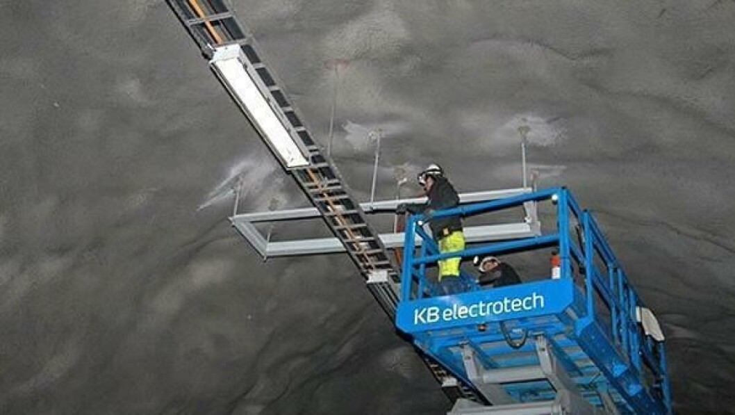 Det er elektroarbeidere som ennå ikke har fått all lønn etter elektrojobben på Hardangerbrua etter entreprenør-konkursen høsten 2013. Det er elektroarbeidere som ennå ikke har fått all lønn etter elektrojobben på Hardangerbrua etter entreprenør-konkursen høsten 2013.
