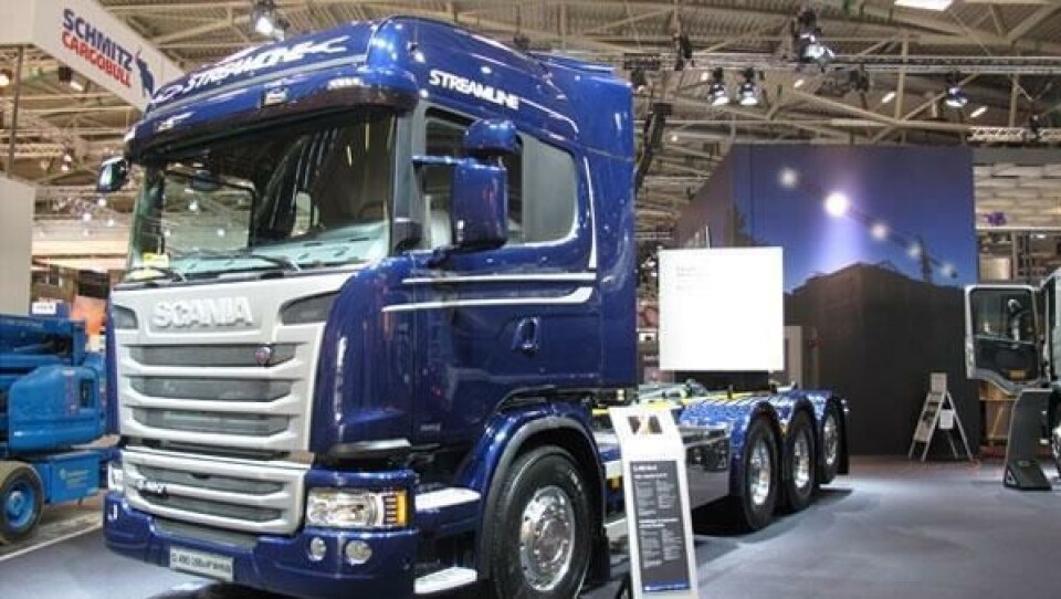 Vi lar Scania G490 Euro 6 med den nye førerhusvarianten Streamline stå som en verdig representant for de billanseringene som finner sted på årets Bauma. Vi lar Scania G490 Euro 6 med den nye førerhusvarianten Streamline stå som en verdig representant for de billanseringene som finner sted på årets Bauma.