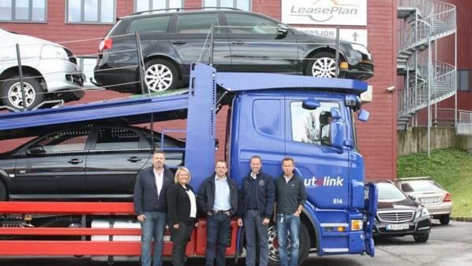 Stor-avtalen er godt for økonomien, godt for logistikken og godt for miljøet mener, fra venstre, Glenn Martinsen, teamleder transport, Autolink; Eva Sundberg, logistikksjef, Autolink; Hans-Jørgen Runde, innkjøpssjef LeasePlan; Andre Joteig, markedssjef Autolink og Knut Matheson, avdelingssjef LeasePlan.