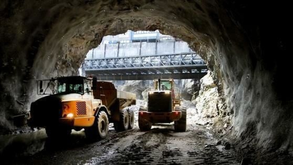 NCC har stått for tunneldrivingen, men Repstad Anlegg har gjort grunnarbeidene - også under jord.