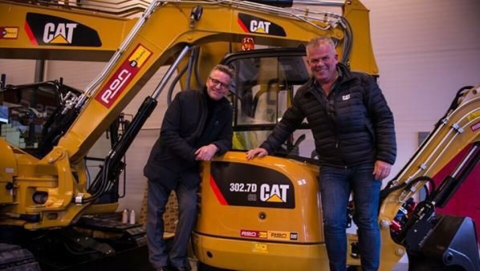 Inge Stensland (f.v.), adm. direktør i Pon Equipment og Jone Ølberg, leder av Pon Rental, åpnet dørene under den offisielle åpningen av Pon Rentals nye avdeling i Rygge.