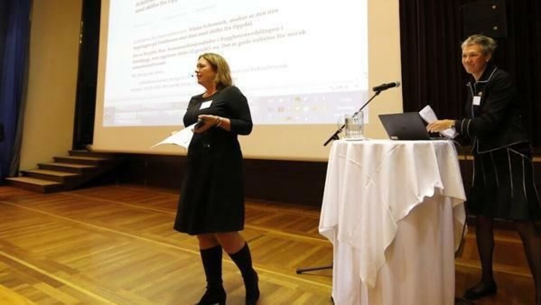 GODE NYHETER: Styreleder i Norsk Bergindustri, Hanne Eek Markussen, presenterte en hyggelig nyhet da hun ønsket velkommen til Høstmøtet. Til høyre er generalsekretær Elisabeth Gammelsæter i Norsk Bergindustri. Til venstre er styreleder i Norsk Bergforening, Helge Rushfeldt. GODE NYHETER: Styreleder i Norsk Bergindustri, Hanne Eek Markussen, presenterte en hyggelig nyhet da hun ønsket velkommen til Høstmøtet. Til høyre er generalsekretær Elisabeth Gammelsæter i Norsk Bergindustri. Til venstre er styreleder i Norsk Bergforening, Helge Rushfeldt.