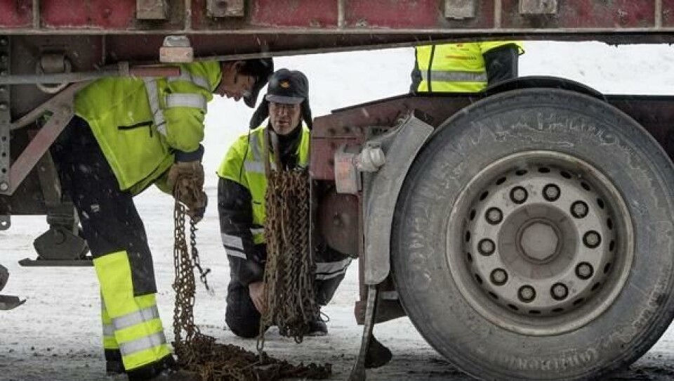 Vegvesenet har avslørt en Buskerud-bedrift med mange brudd på bestemmelsene om kjøre- og hviletid. Dette bildet er hentet fra en kontroll i Lier, og bilen på bildet har ikke tilknytning til saken.