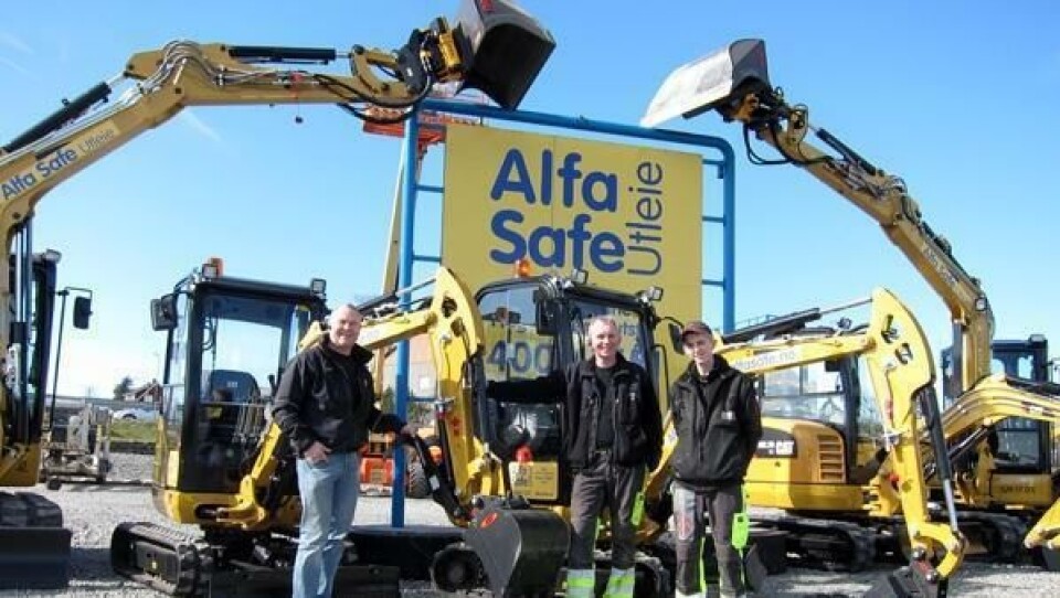Fra venstre: Leif Malmin (transportansvarlig), Arle Ovin Grødeland (daglig leder) og Asbjørn Grødeland.