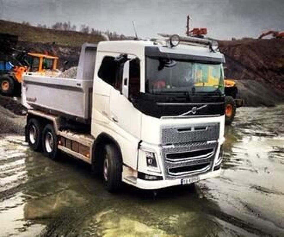 Geir Henriksen har bidratt med dette bildet som er tagget med: #henriksenmaskinstasjon #bulldozermaskinlag #karihaugen #volvofh16 #fh600.