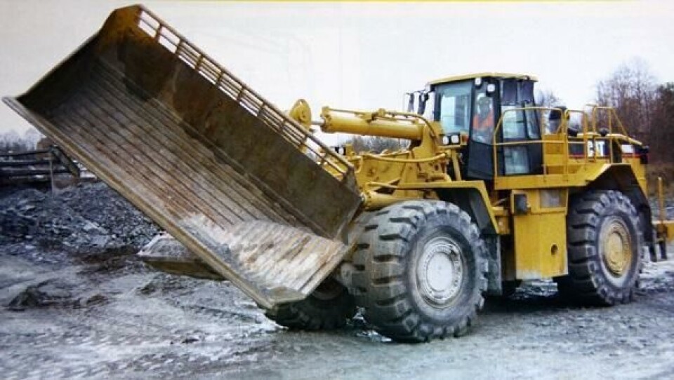 57-tonneren er utstyrt med 6000 liters sidetippskuffe fra Gjerstad Mek.