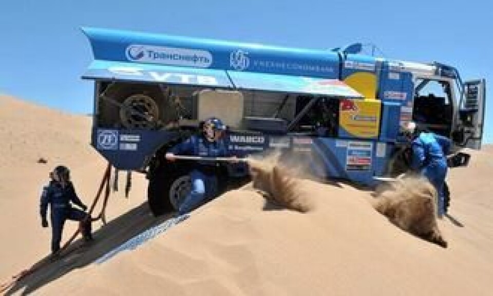 Medlemmer av Team Kamaz Master utfordrer den sør-amerikanske sanden.