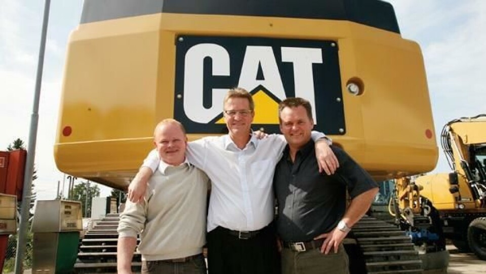 En glad Pon-trio, fra v. salgsdirektør Ole-Petter Holene, adm. direktør Inge Stensland og Erik Sollerud, direktør service/logistikk.